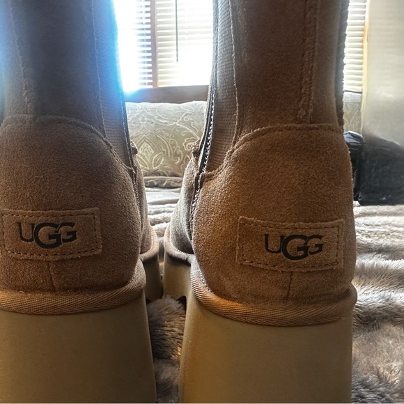 UGG Classic Twin Seam Platform Boot - Picture 14 of 14